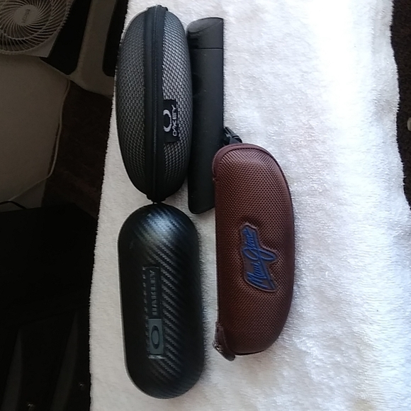 Three sunglass glass cases ..New never been used. - Picture 1 of 2
